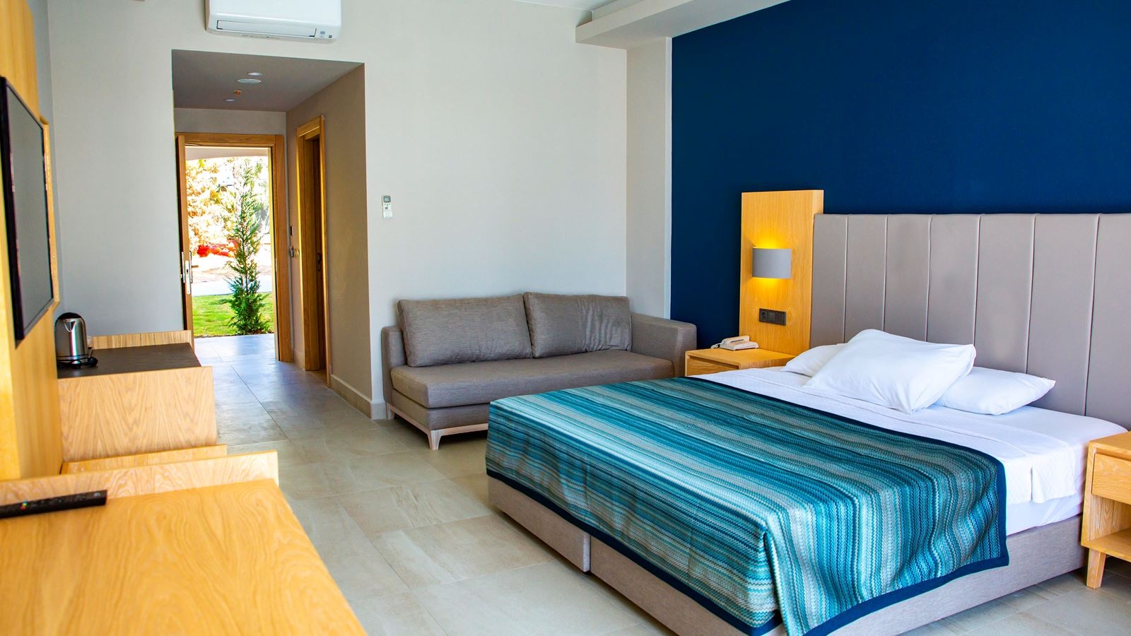 rooms-superior-roomsliding-doorswimup