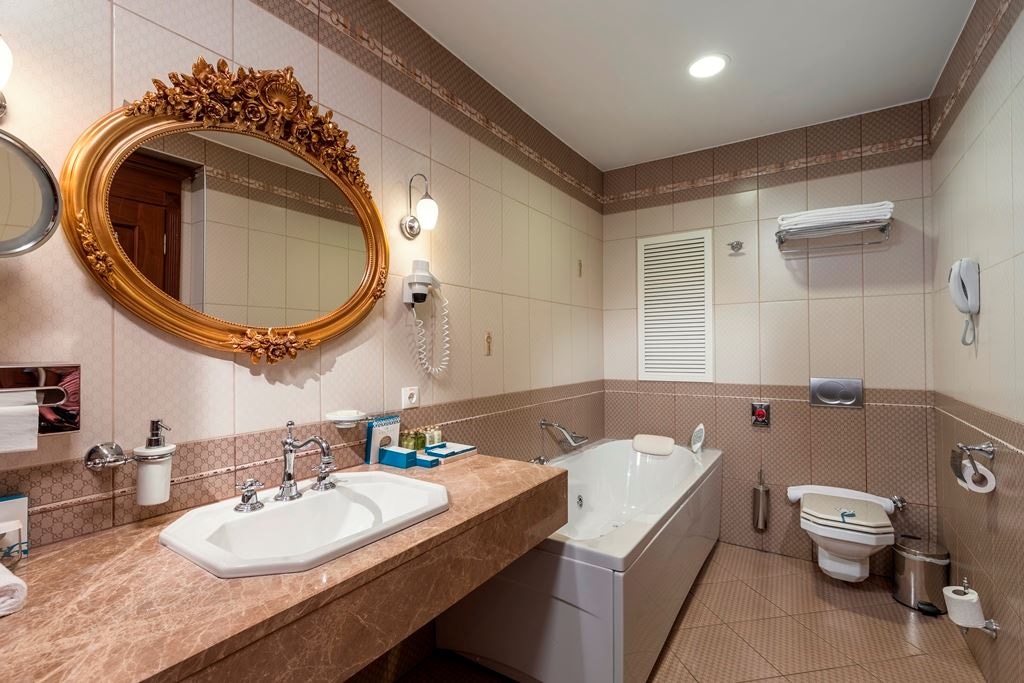 rooms-king-suite-room