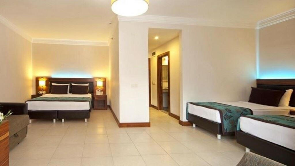 rooms-club-suite-room