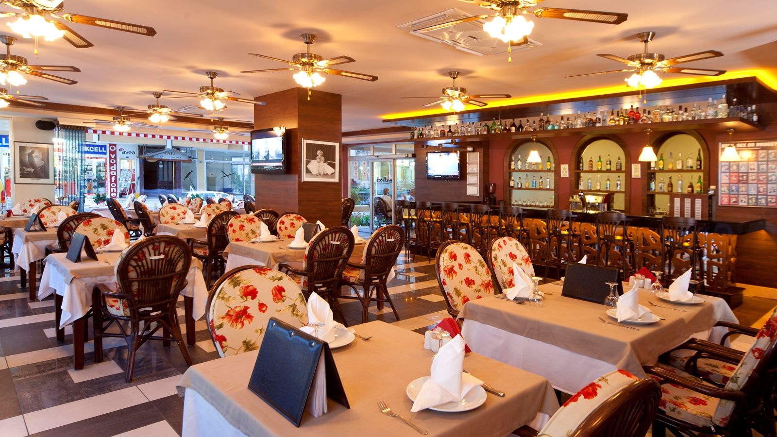 restaurants-main-restaurant