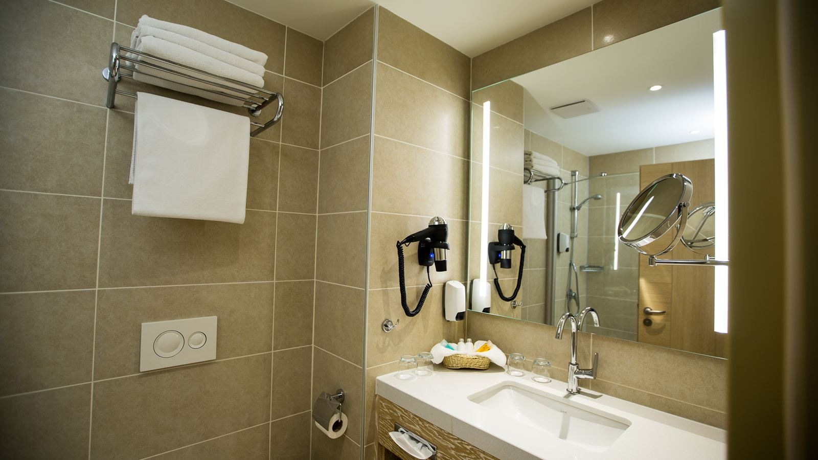 rooms-family-suit--in-villas