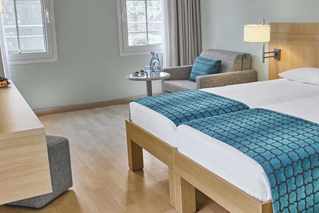 rooms-family-suit--in-main-building