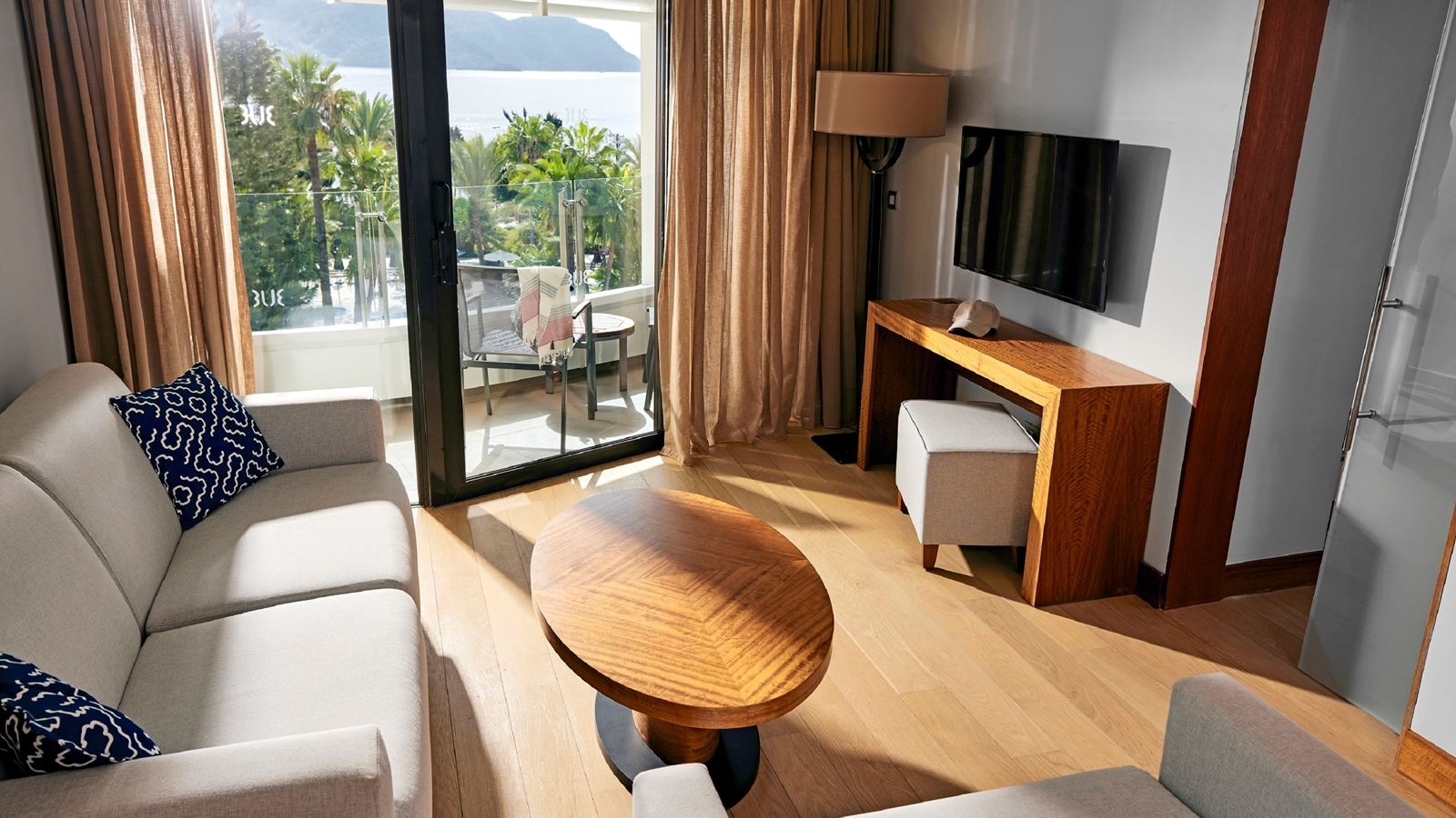 rooms-suite-sea-view-room