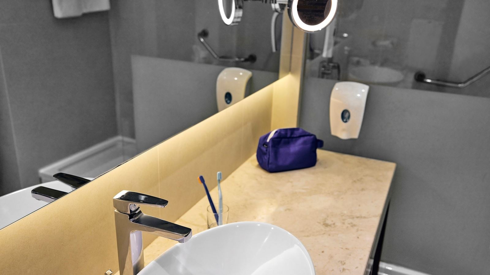 rooms-suite-sea-view-room