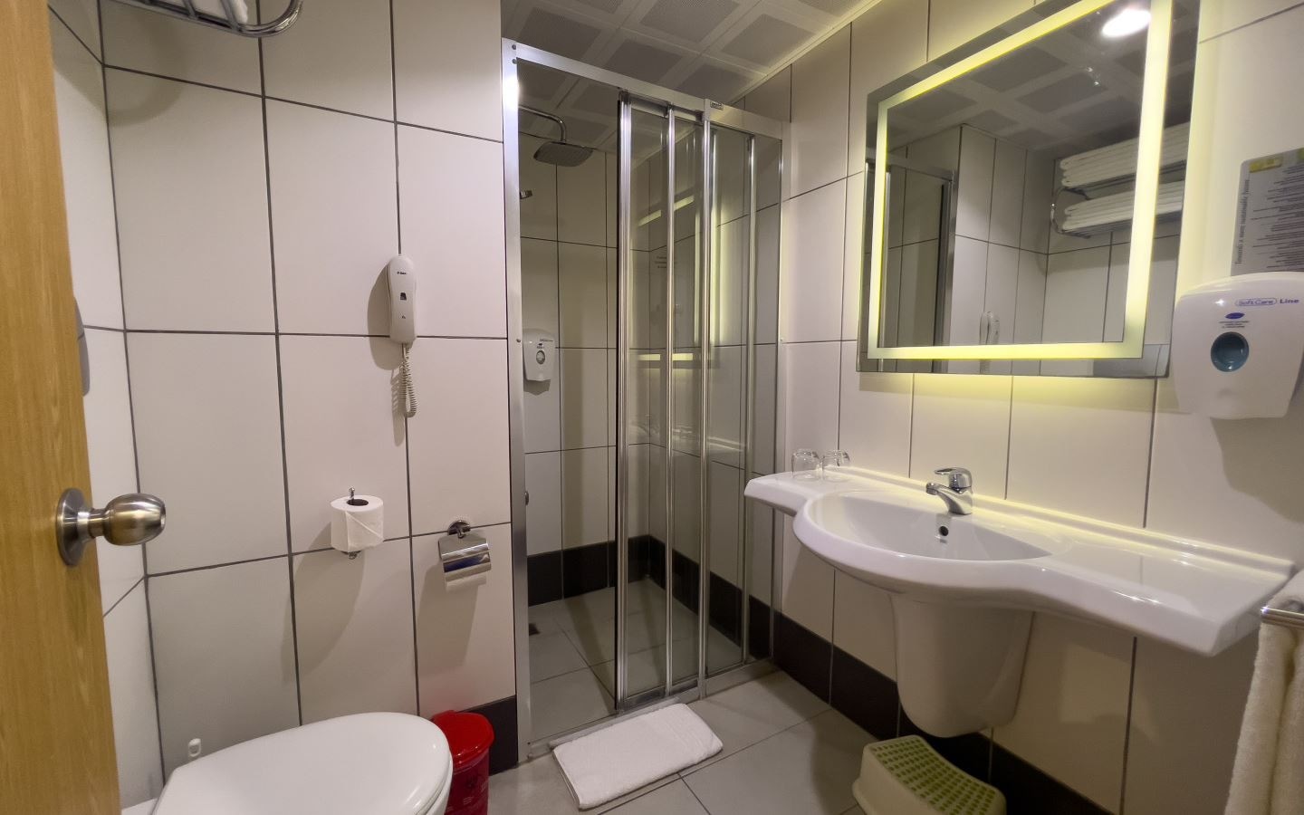 rooms-family-with-balcony-land-view