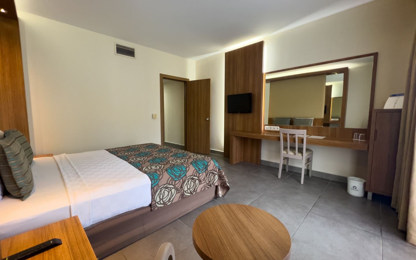 rooms-family-with-balcony-limited-sea-view