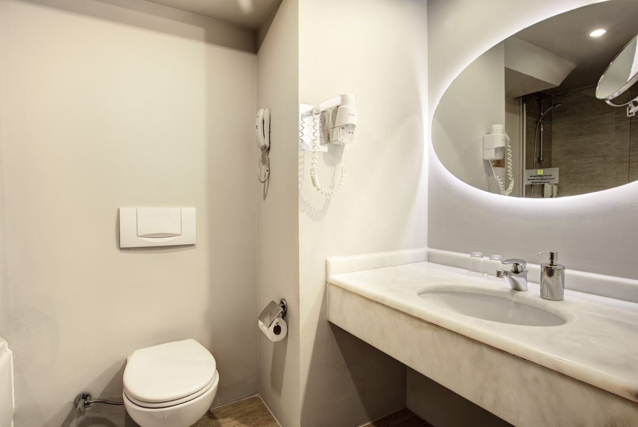 rooms-standard-room-main-building-without-balcony