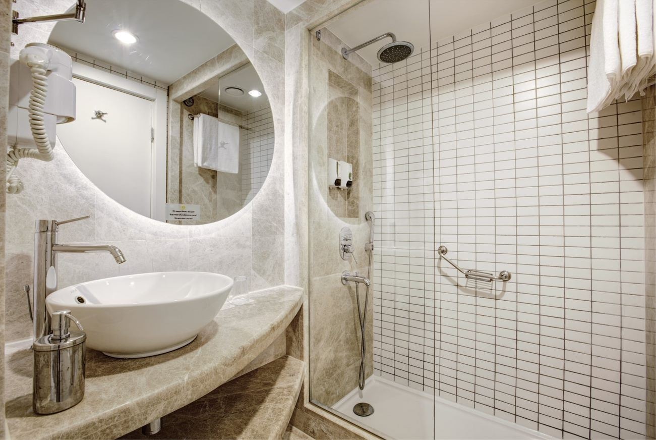 rooms-standard-room-main-building-seaside-with-balcony