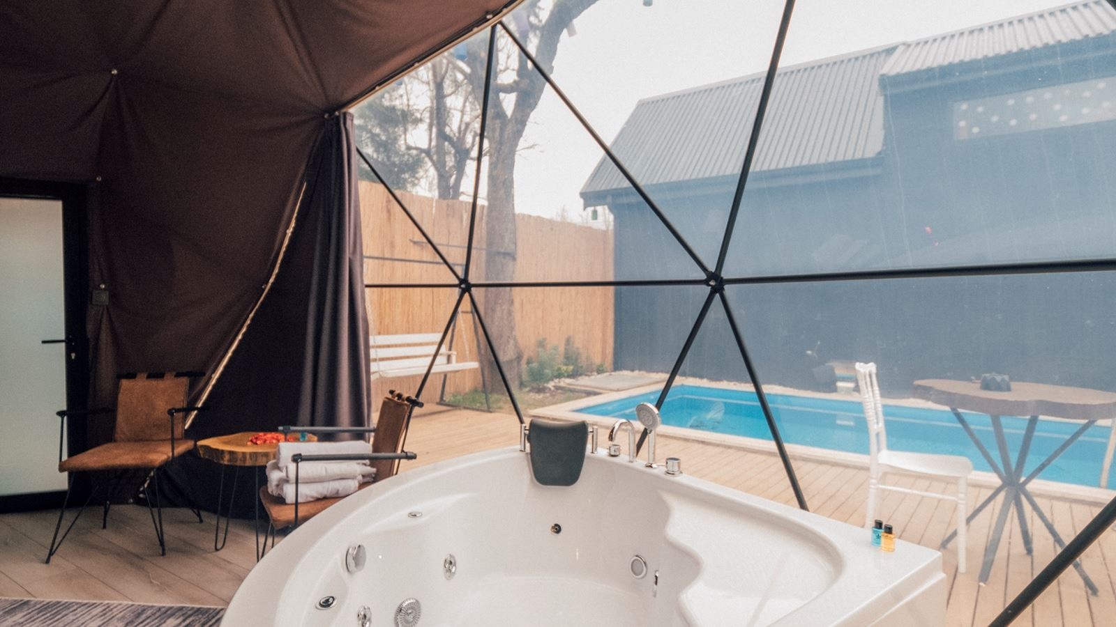 rooms-glamping-1+0-jakuzili-azurist