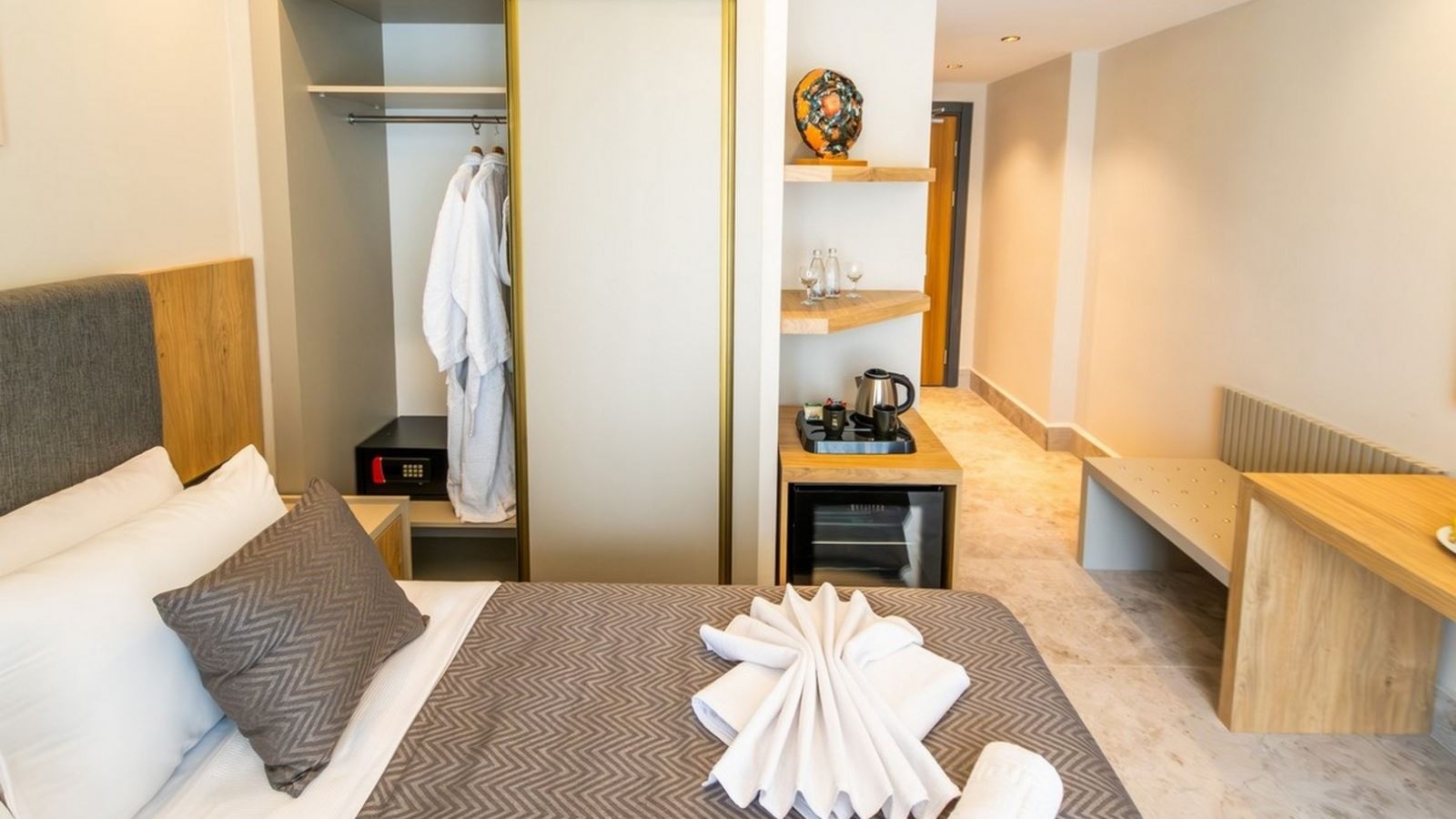 rooms-deluxe-swim-up