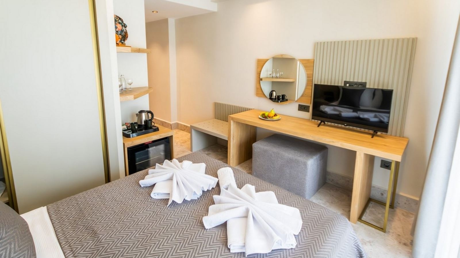 rooms-deluxe-swim-up