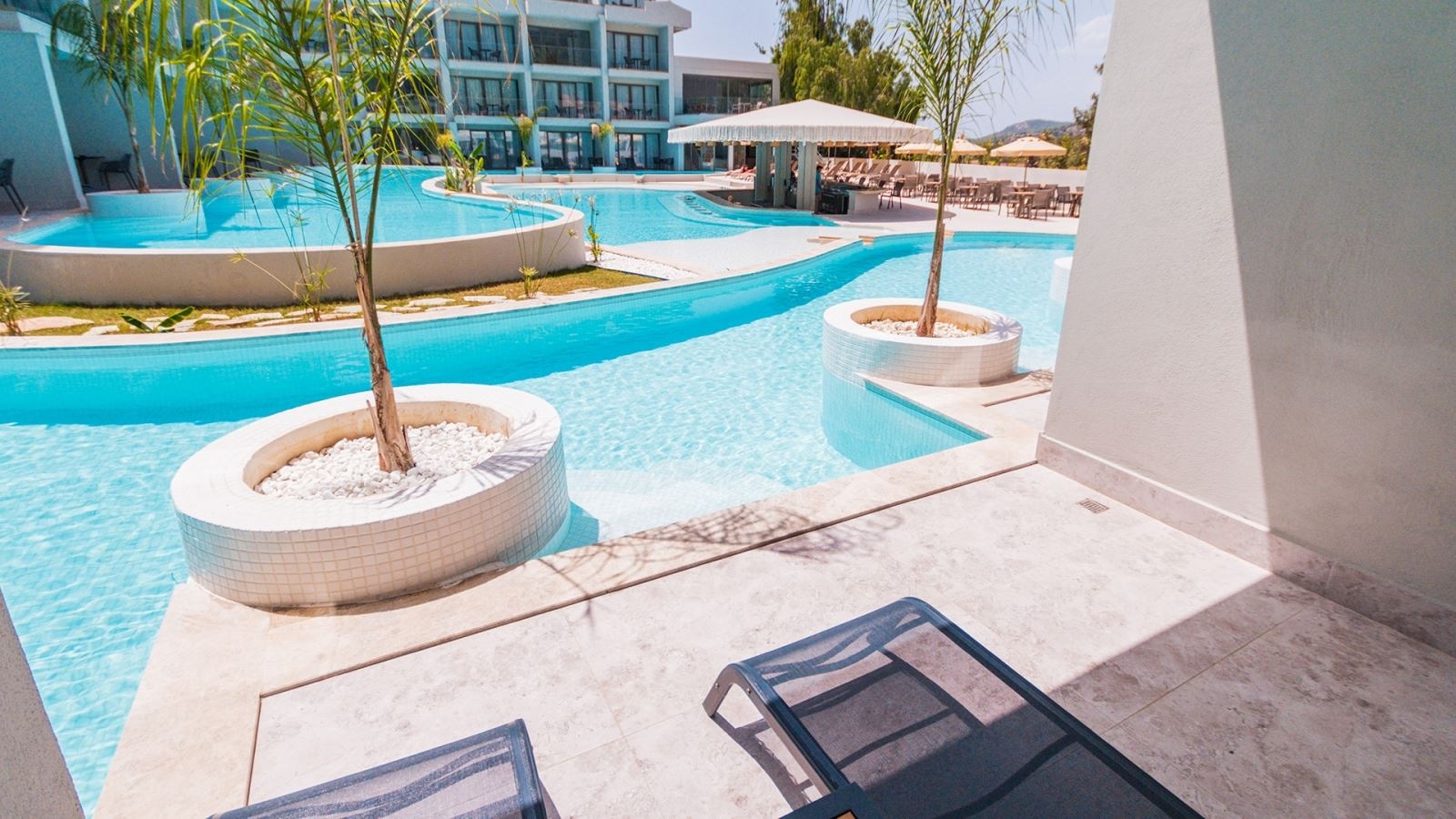 rooms-deluxe-swim-up-suite