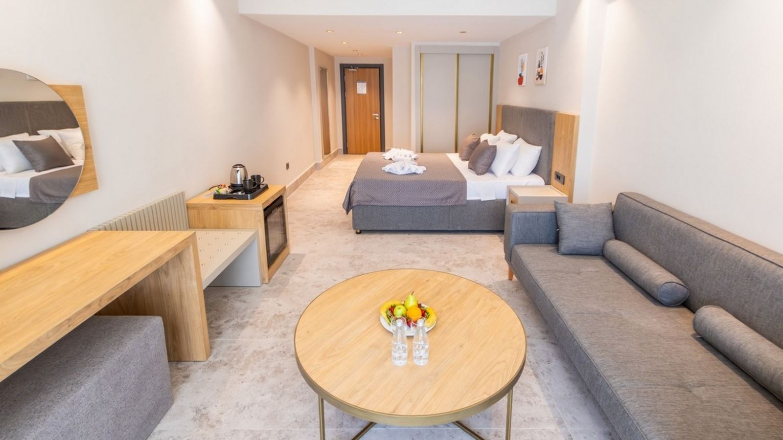 rooms-deluxe-swim-up-suite