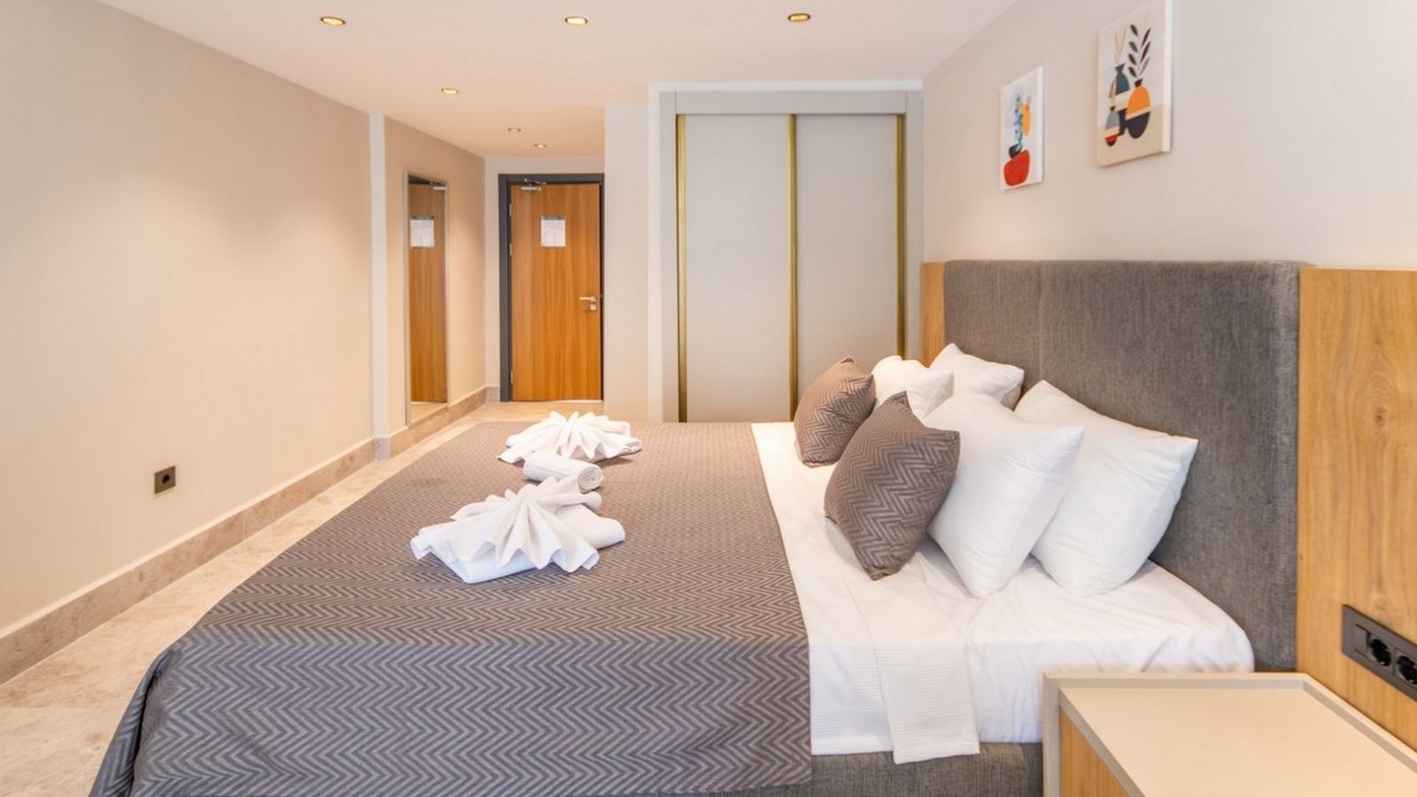 rooms-deluxe-swim-up-suite