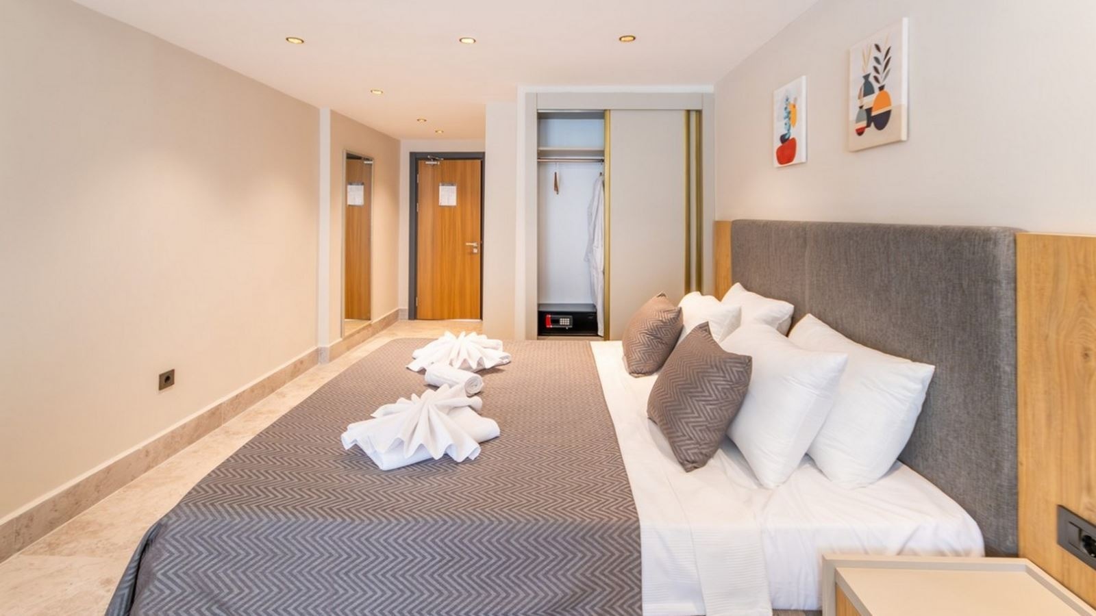 rooms-deluxe-swim-up-suite