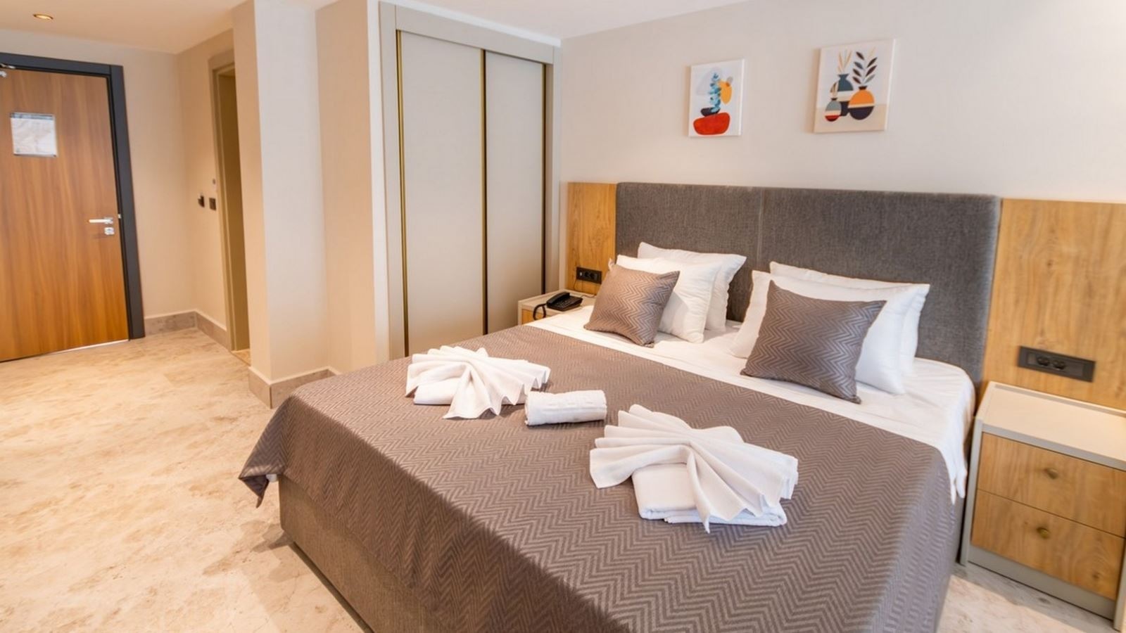 rooms-deluxe-swim-up-suite