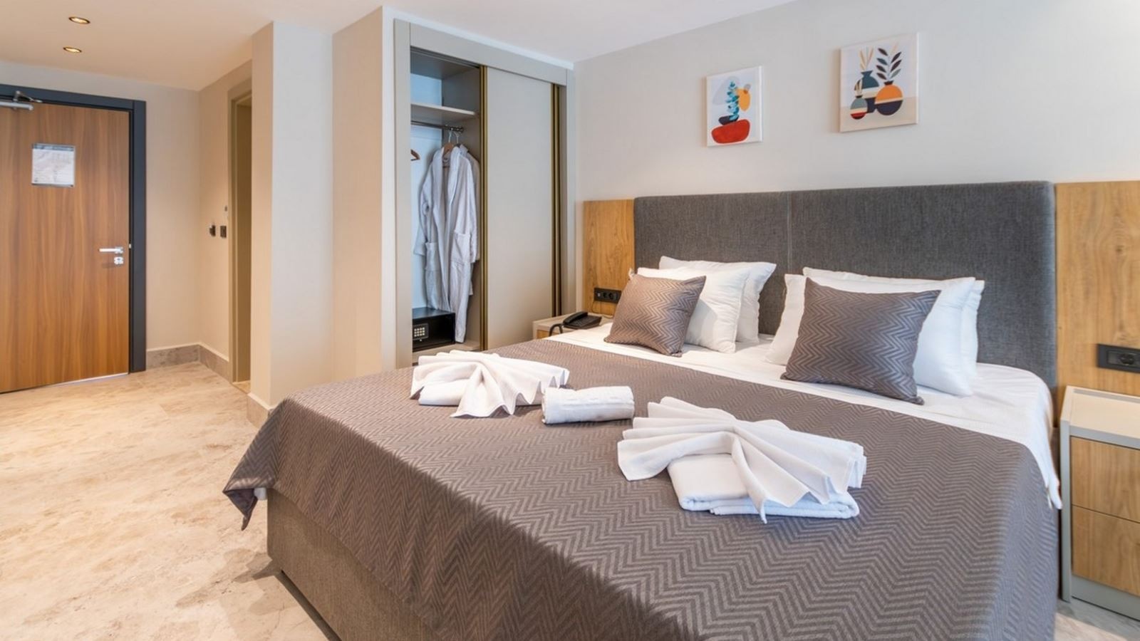 rooms-deluxe-swim-up-suite