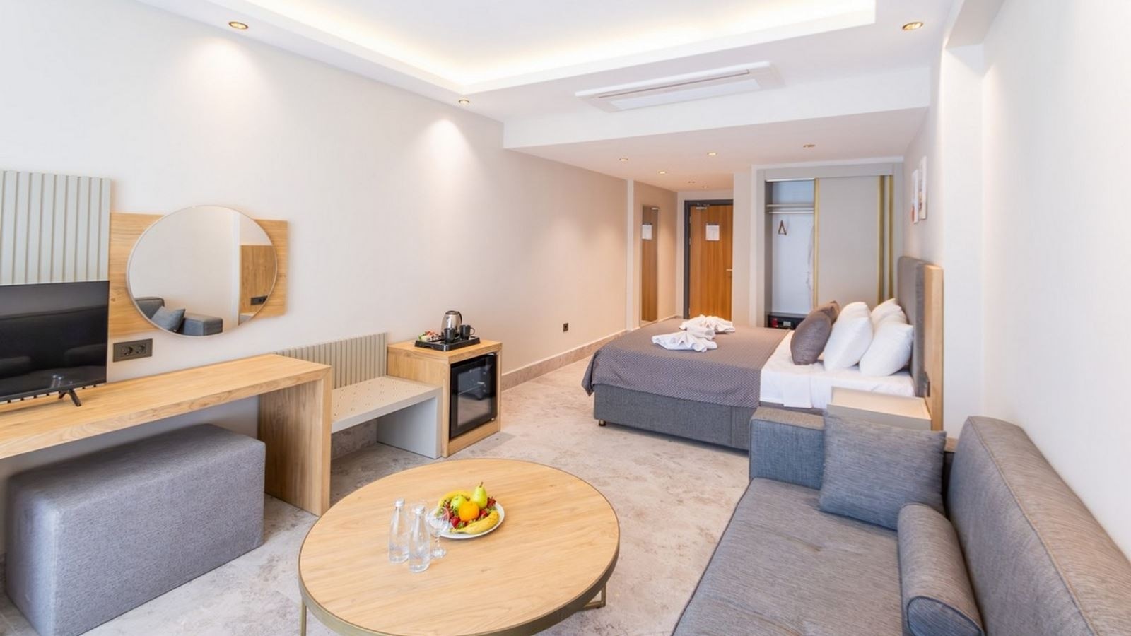 rooms-deluxe-swim-up-suite