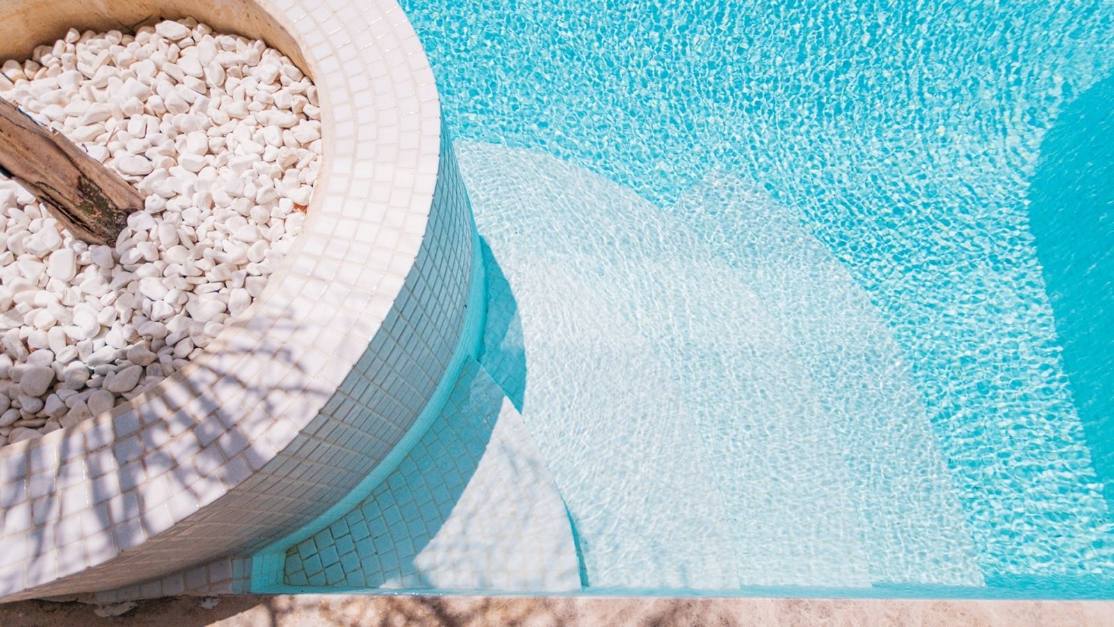 rooms-deluxe-swim-up-suite