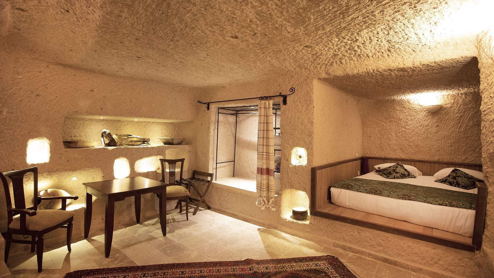 rooms-deluxe-cave-room