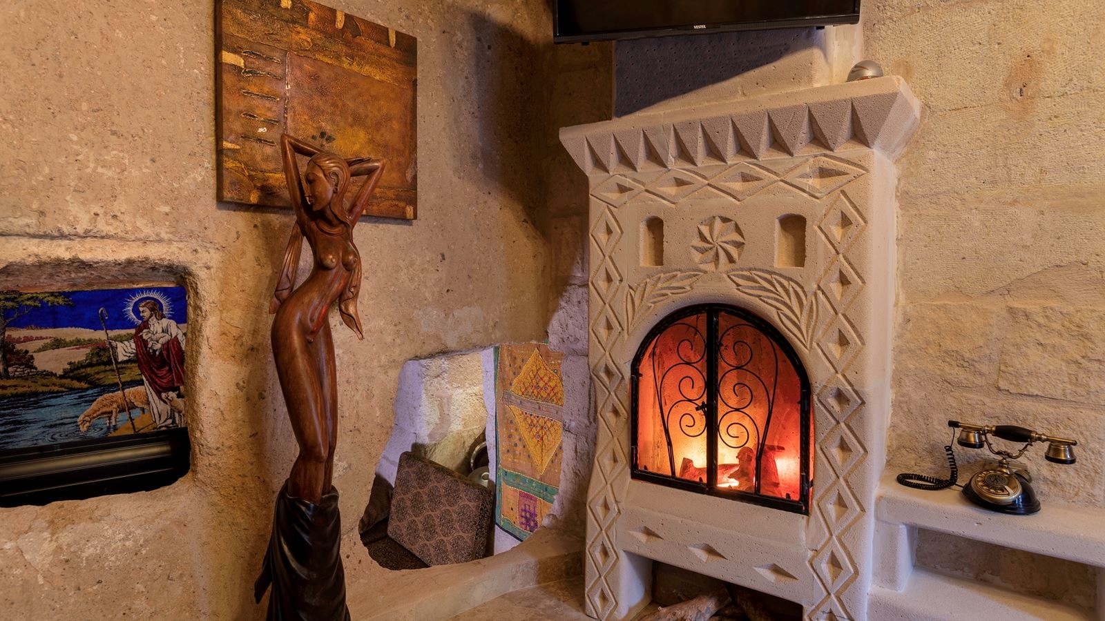 rooms-deluxe-cave-room