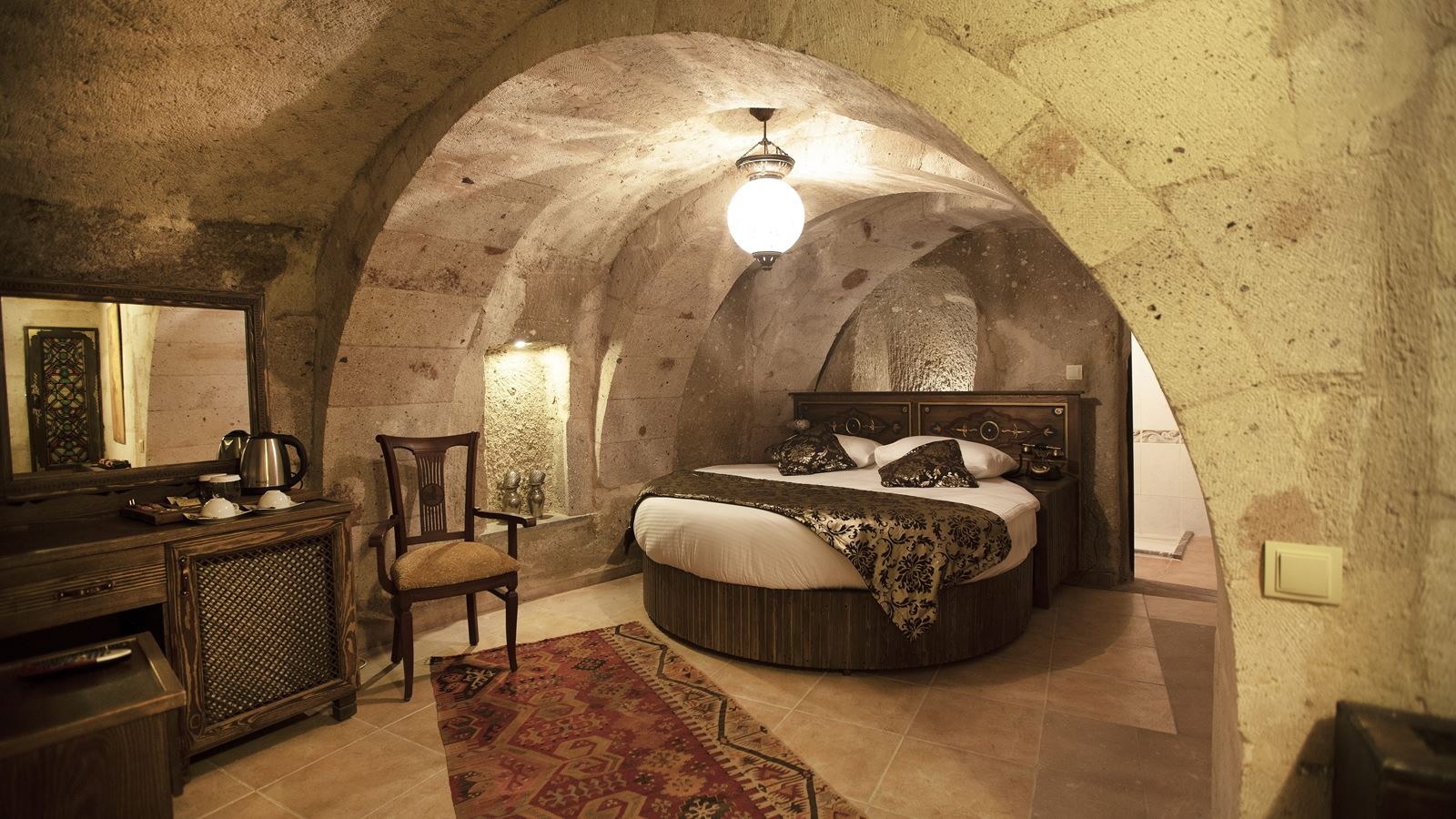 rooms-deluxe-cave-room