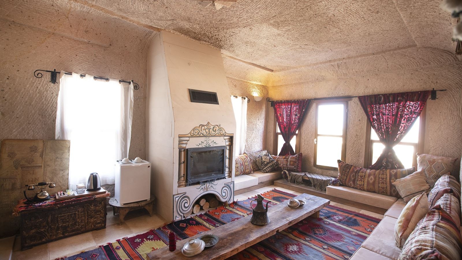 rooms-executive-cave-room-valley-view