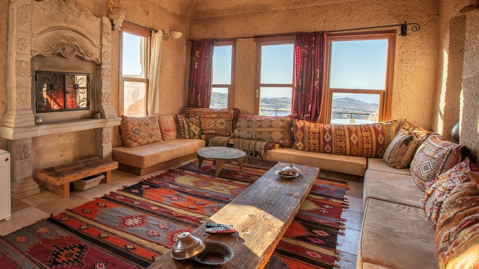 rooms-executive-cave-room-valley-view