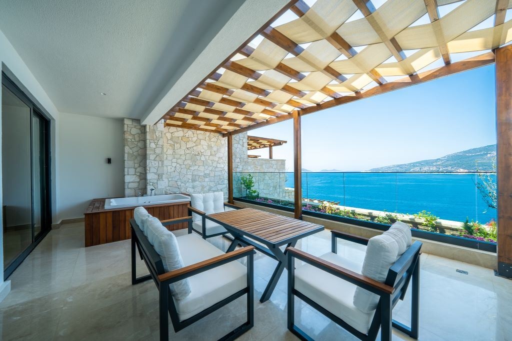 rooms-deluxe-sea-view-room-with-jacuzzi