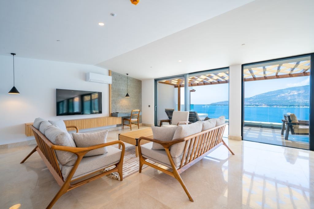 rooms-penthouse-suite-sea-view-with-jacuzzi