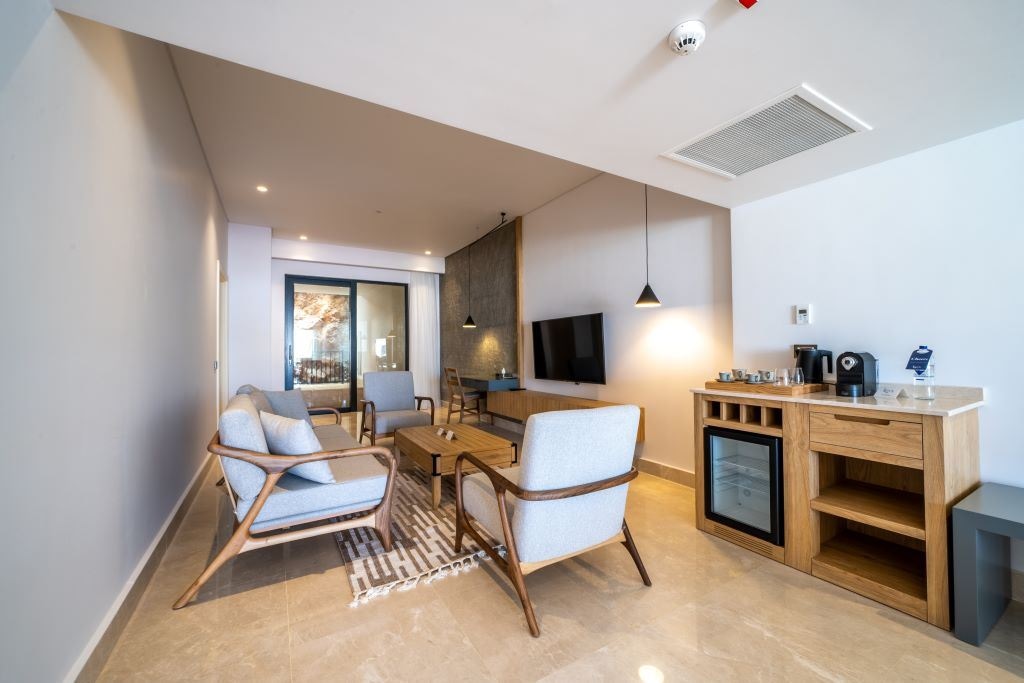 rooms-senior-suite-garden-view-private-pool