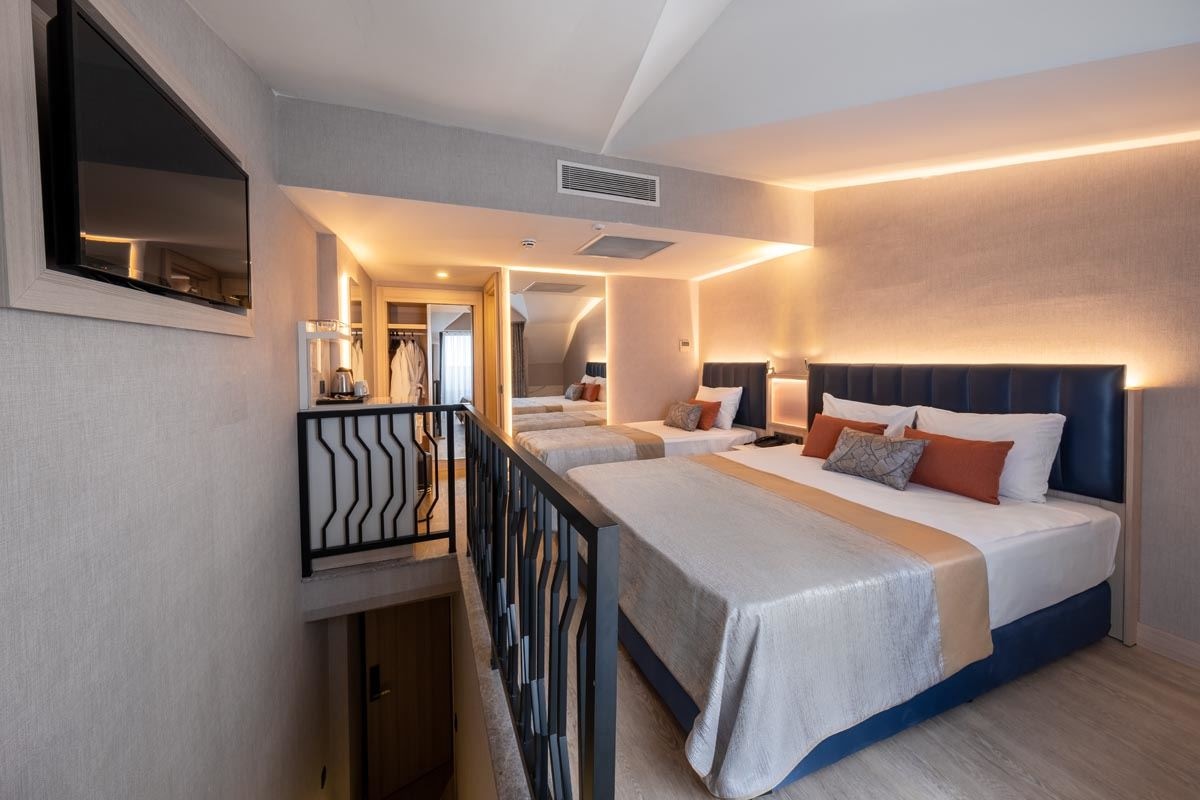 rooms-tiny-attic-sea-view