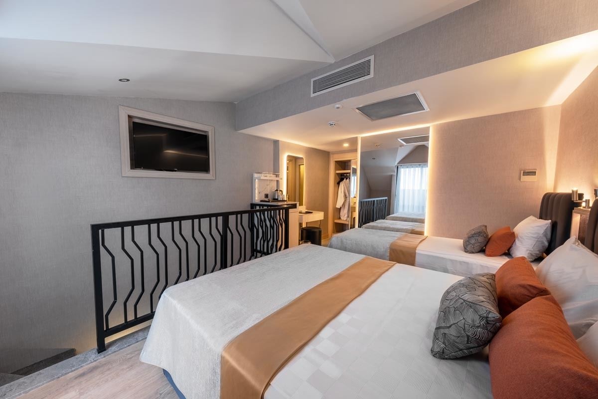 rooms-tiny-attic-sea-view