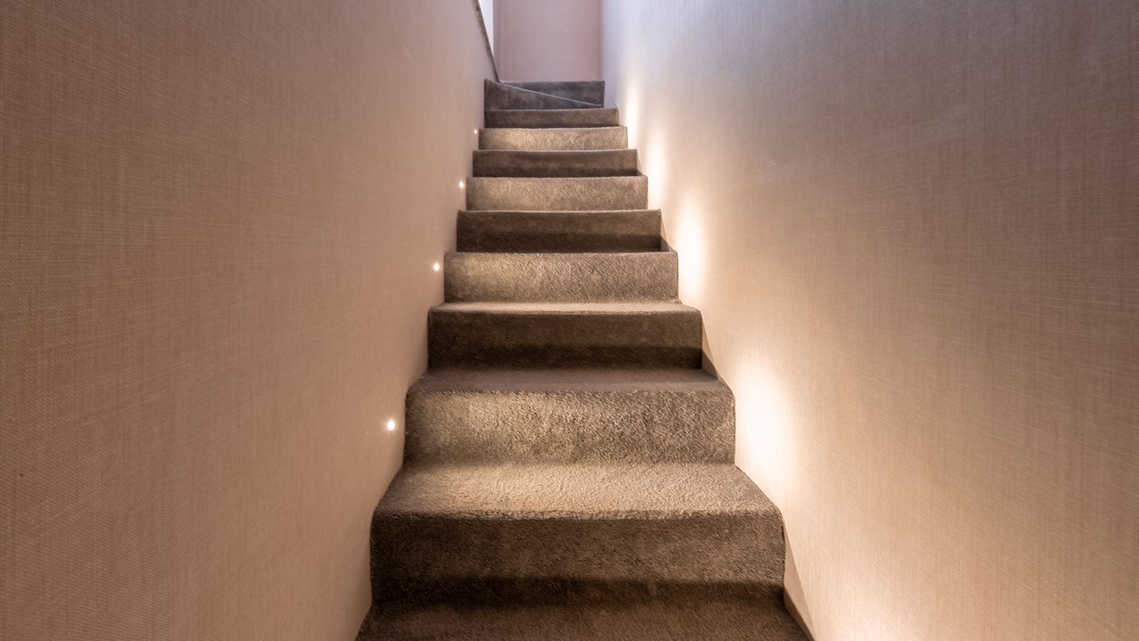 rooms-tiny-attic-land-view