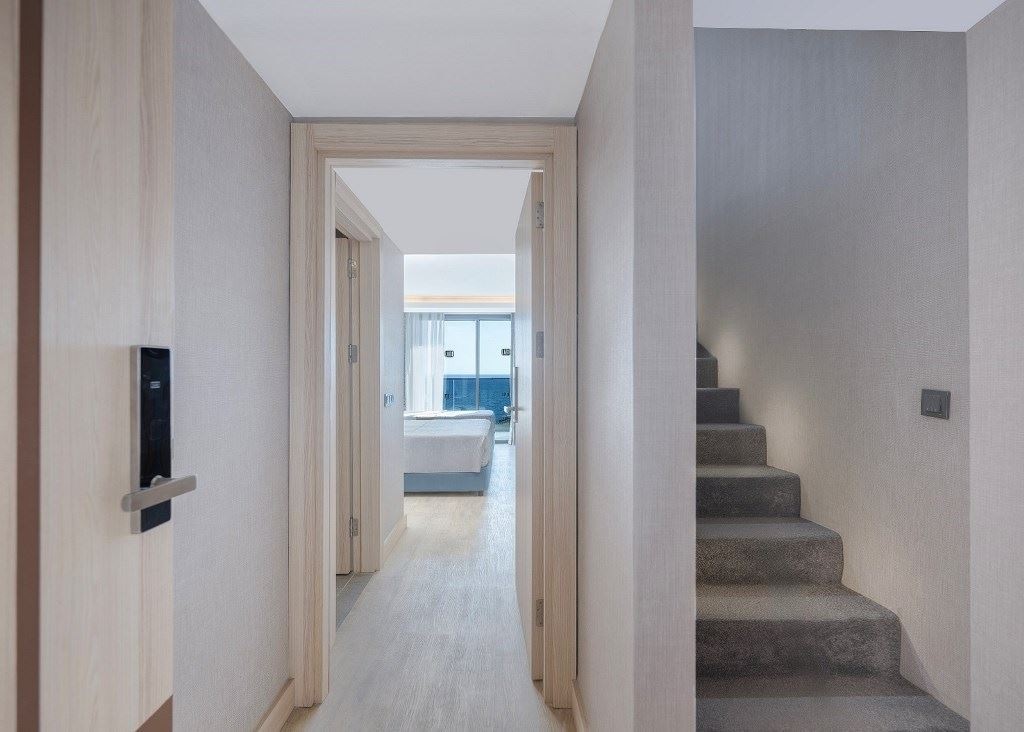 rooms-dublex-family-land-view-room