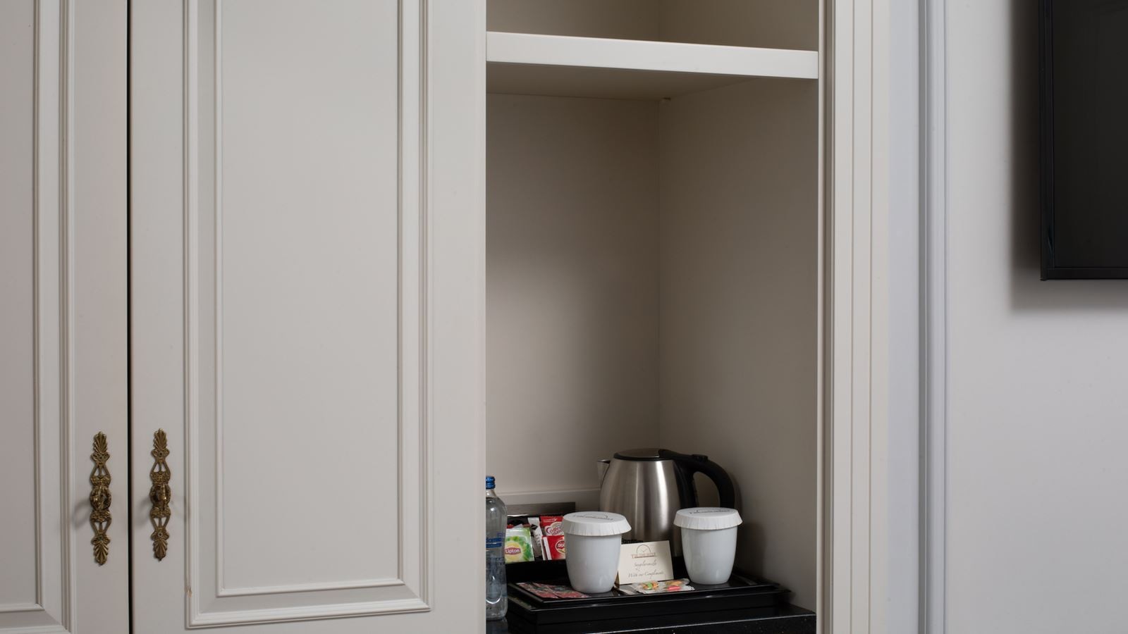 rooms-classic-double-room-city-view