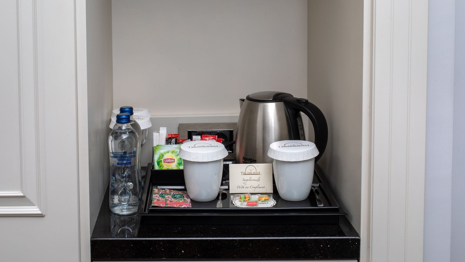 rooms-classic-double-room-city-view