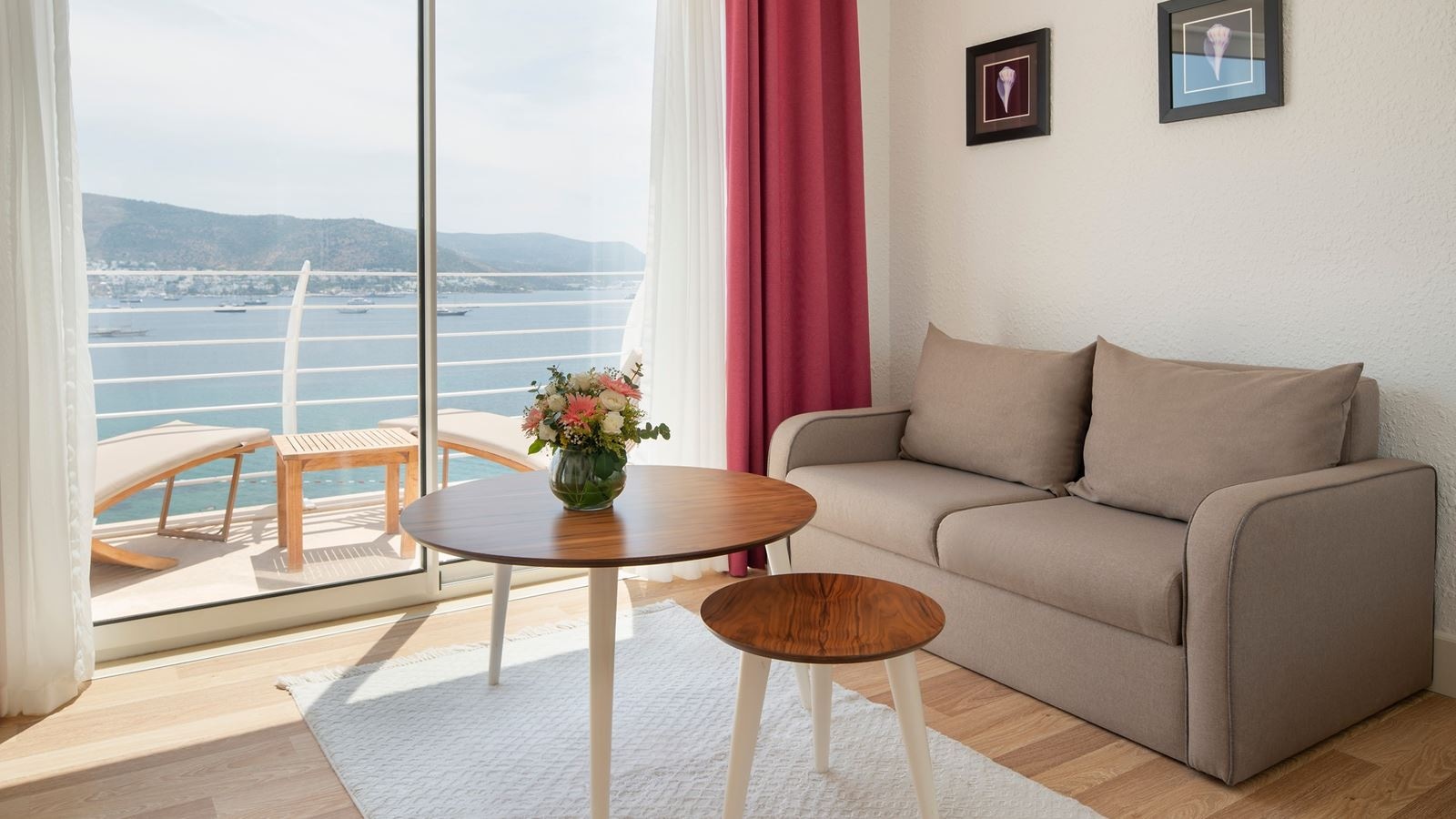 rooms-junior-suite-with-seaview