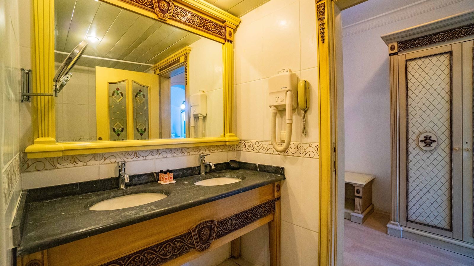 rooms-standart-oda-kara-manzarali