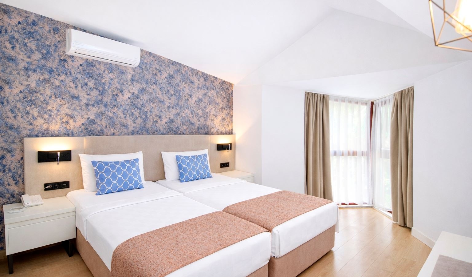 rooms-standard-room-no-balcony