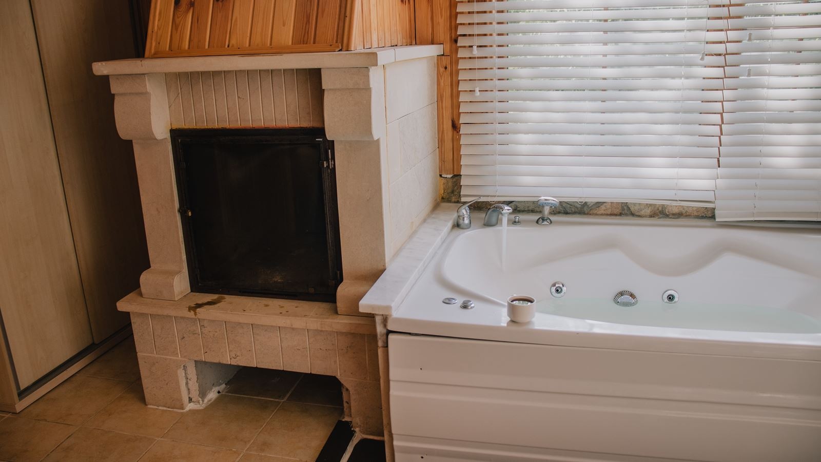 rooms-jakuzili-junior-suit