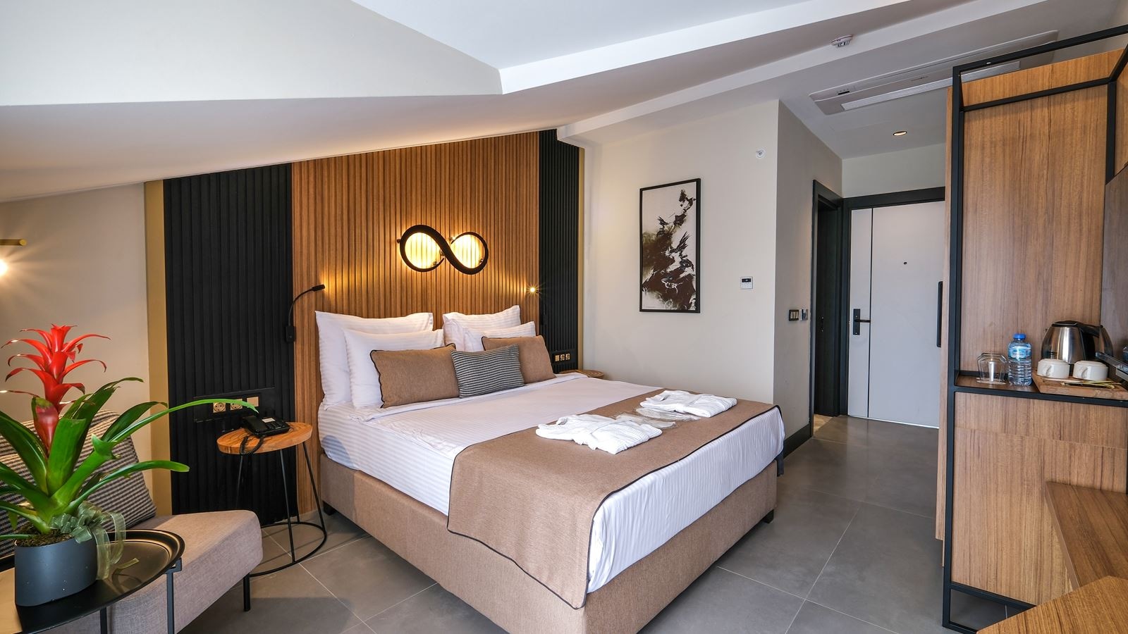 rooms-connection-suit