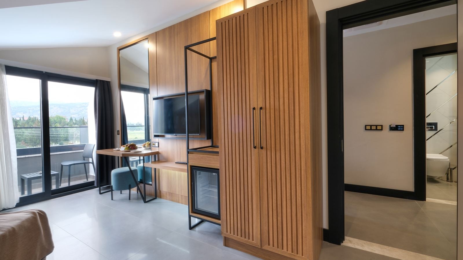 rooms-connection-suit