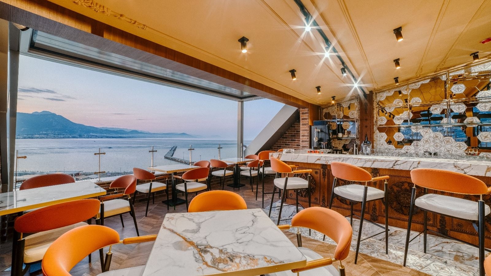 restaurants-roof-top-bar--restaurant