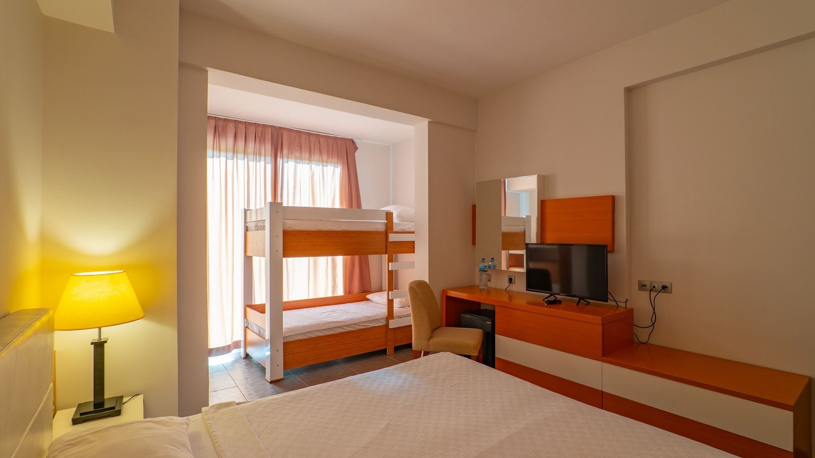 rooms-coral-room-2+2