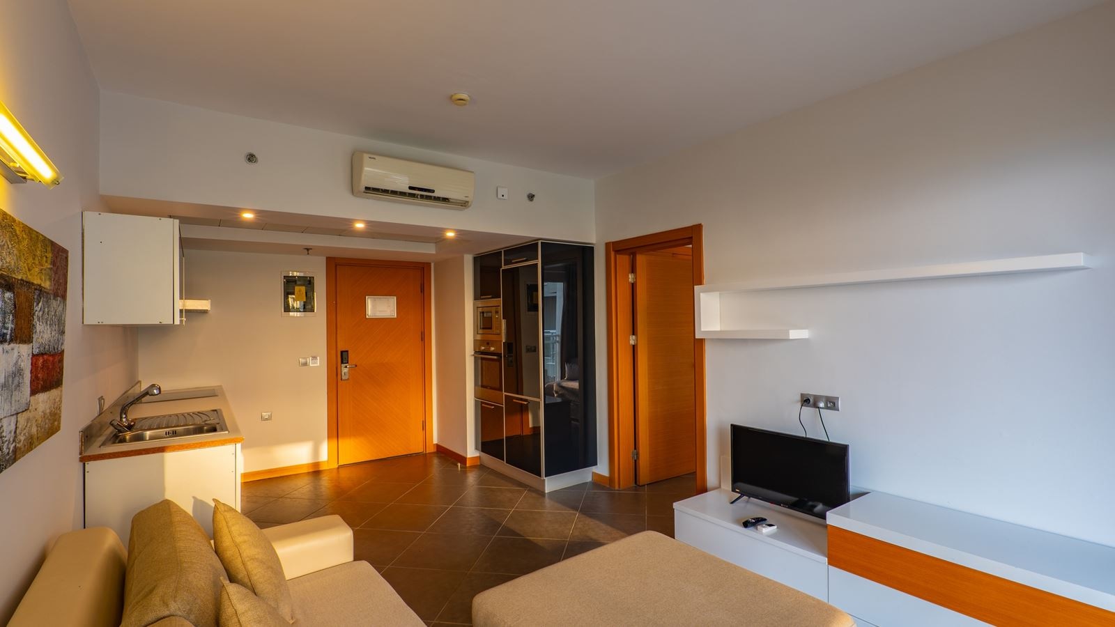 rooms-1+1-family-room-with-bunkbed