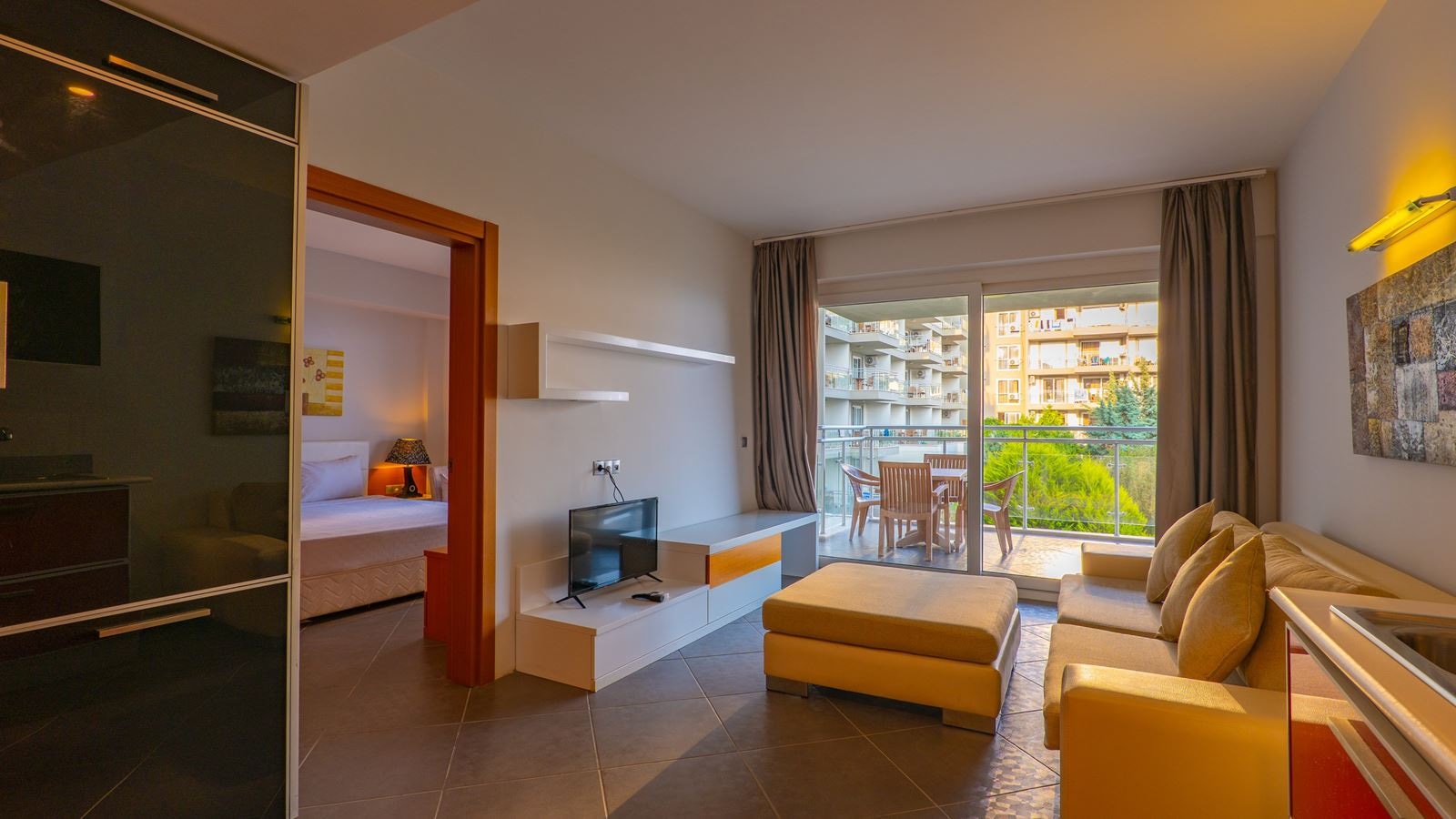 rooms-1+1-family-room-with-bunkbed