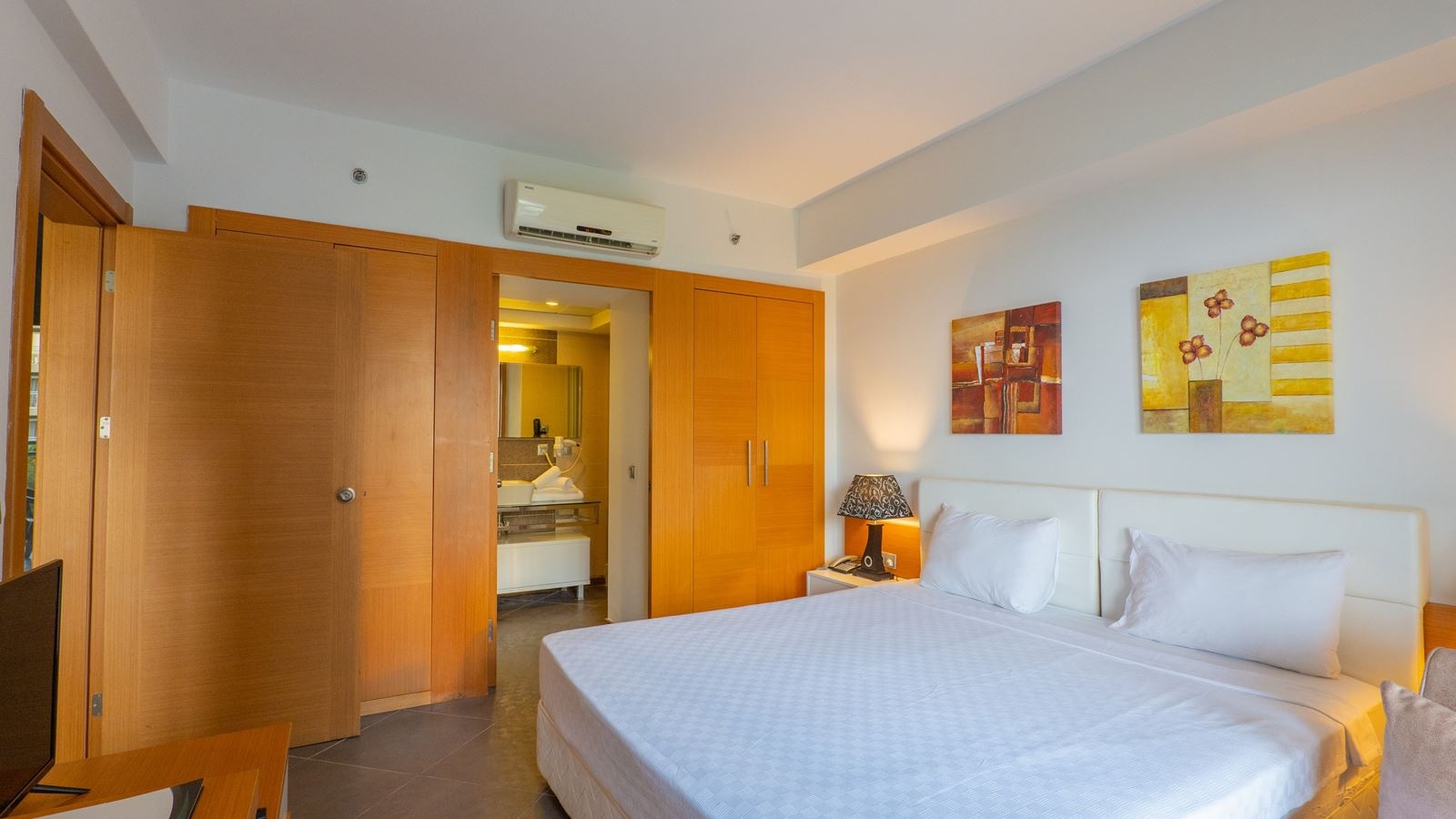 rooms-1+1-family-room-with-bunkbed