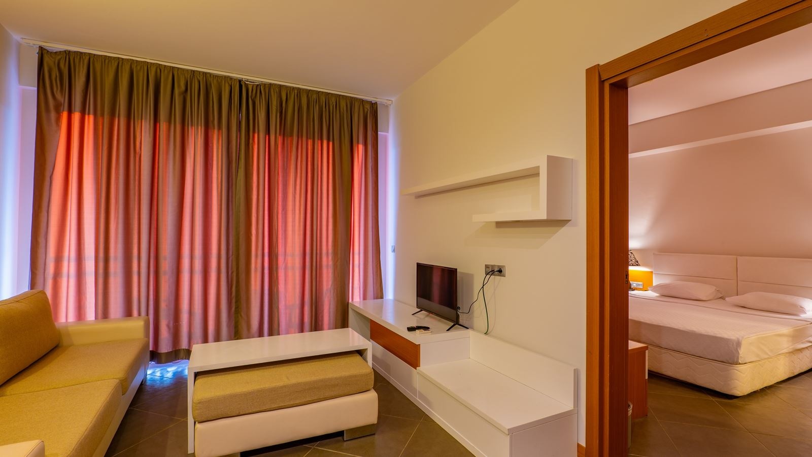 rooms-1+1-family-room-with-bunkbed