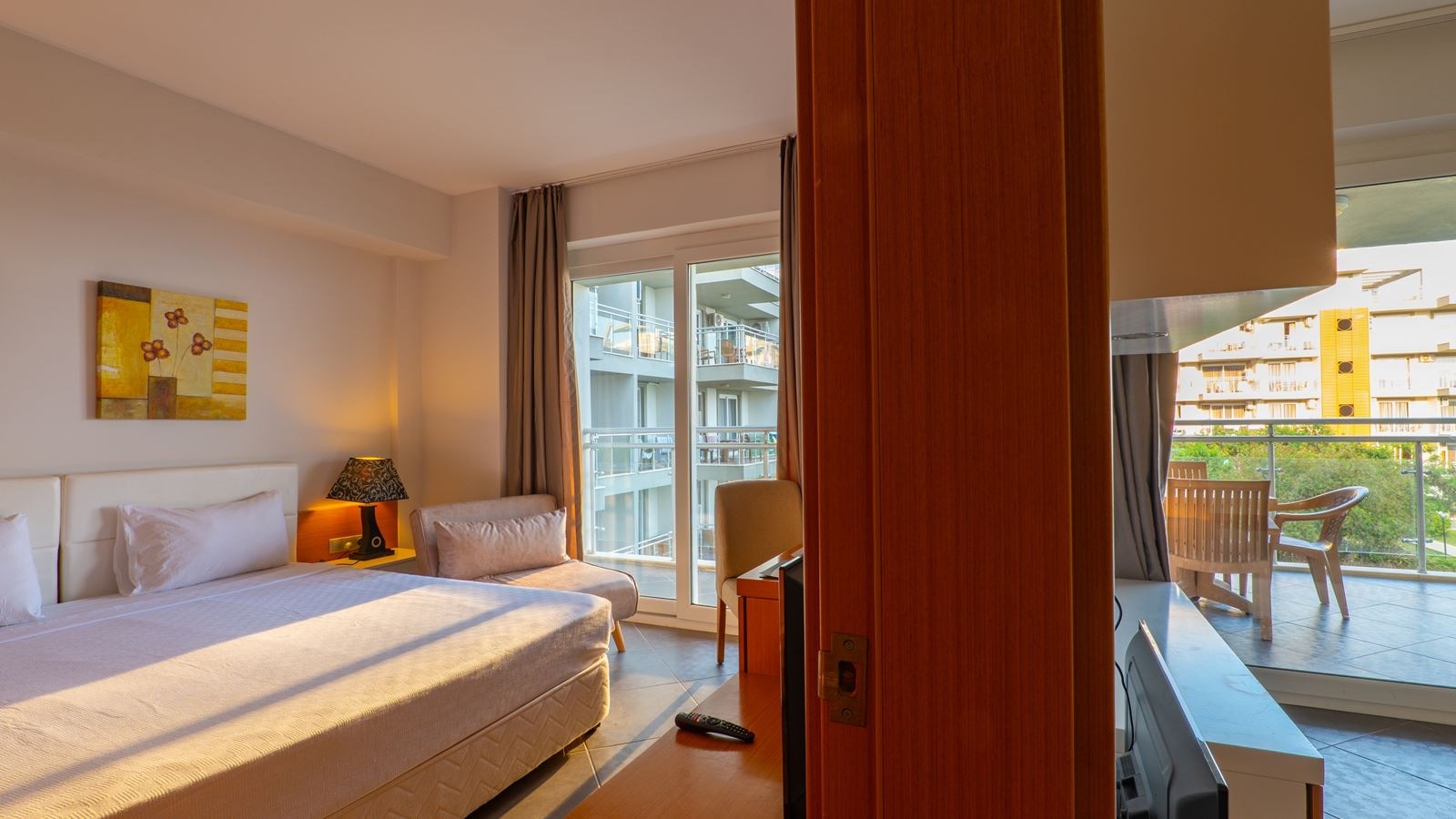 rooms-1+1-family-room-with-bunkbed